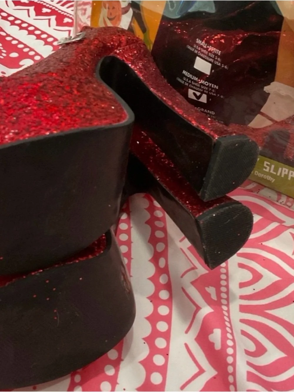 Cosplay sparkling red